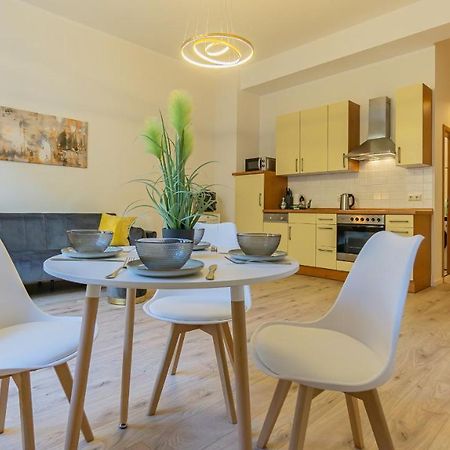 Cityapartment - 53 M², 2 Zimmer, Zentral, Netflix, Kueche, Waschmaschine Κότμπους Εξωτερικό φωτογραφία