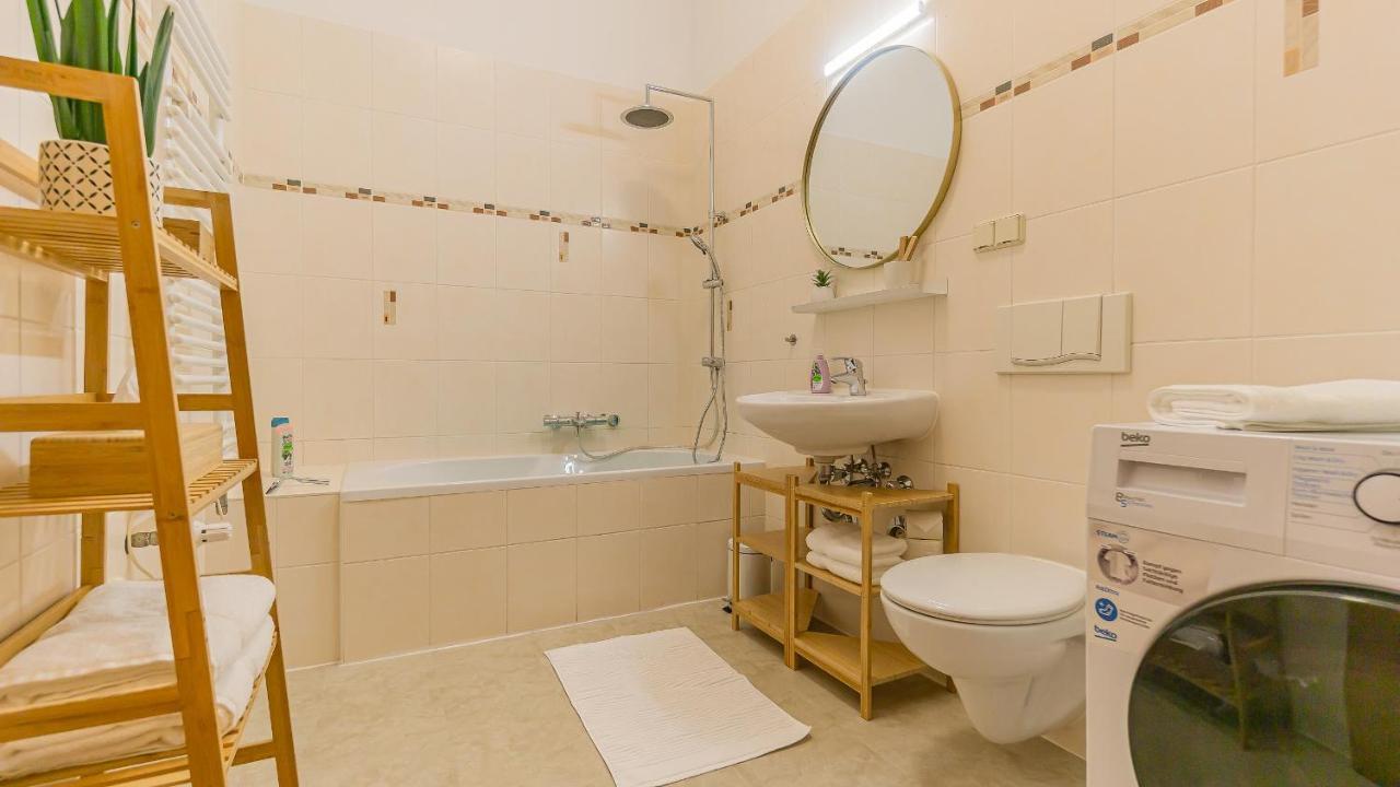 Cityapartment - 53 M², 2 Zimmer, Zentral, Netflix, Kueche, Waschmaschine Κότμπους Εξωτερικό φωτογραφία