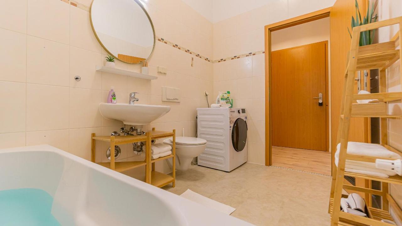 Cityapartment - 53 M², 2 Zimmer, Zentral, Netflix, Kueche, Waschmaschine Κότμπους Εξωτερικό φωτογραφία